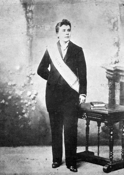 Die sogenannte Diana Vaughan, gekleidet als Inspektorin des Palladismus, ca. 1895 von French Photographer